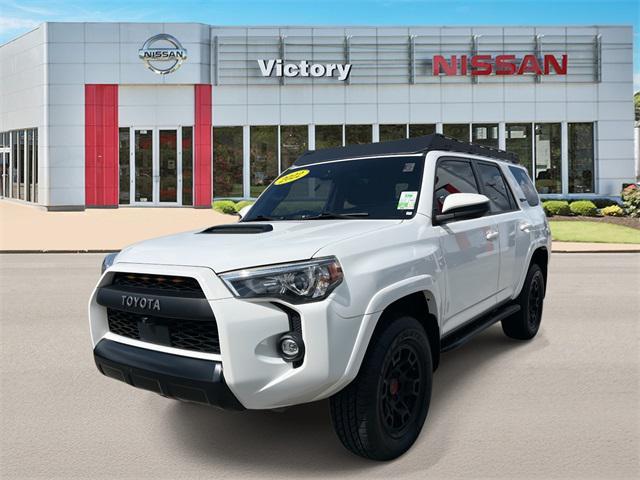 Photo of 2022 White Toyota 4Runner