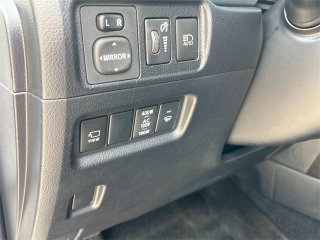 Photo of 2022 White Toyota 4Runner