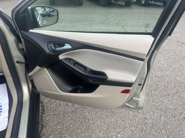 Photo of 2015 GOLD Ford Focus