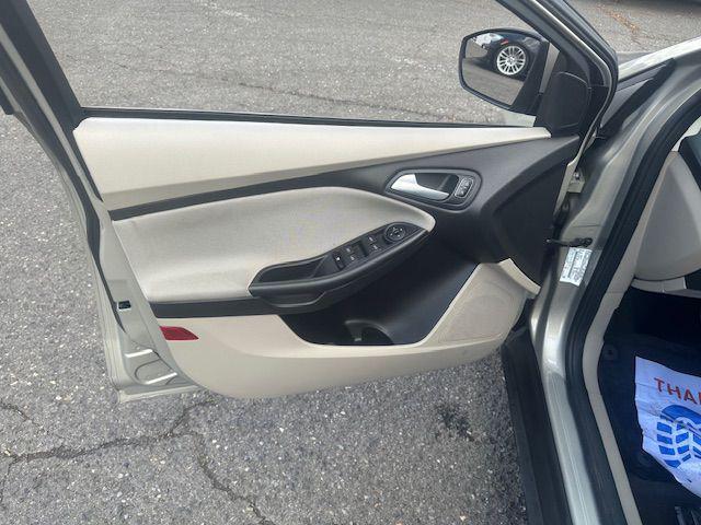 Photo of 2015 GOLD Ford Focus