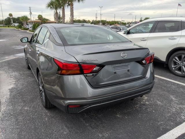 Photo of 2023 Gun Metallic Nissan Altima