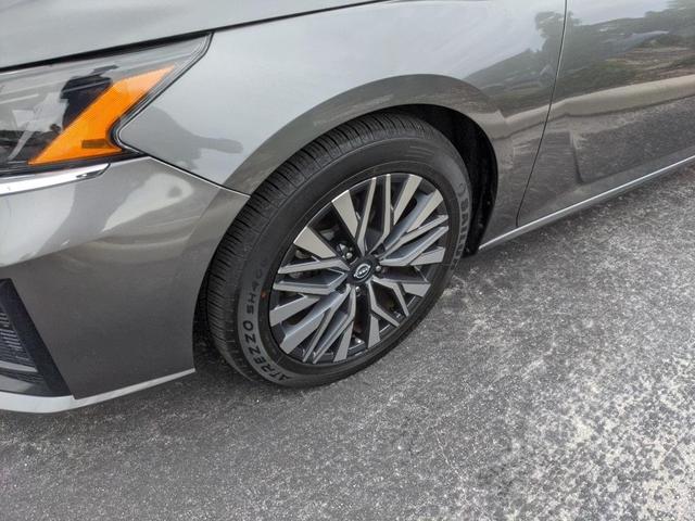 Photo of 2023 Gun Metallic Nissan Altima