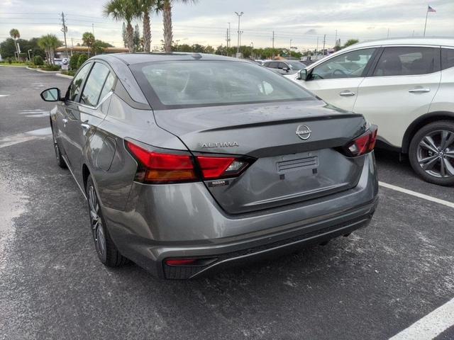Photo of 2023 Gun Metallic Nissan Altima