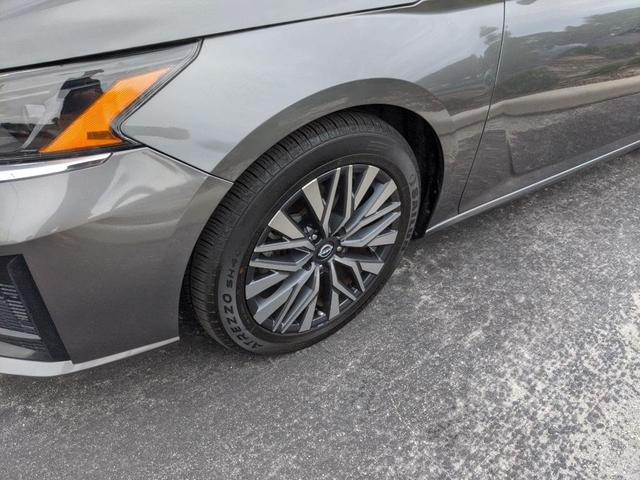 Photo of 2023 Gun Metallic Nissan Altima