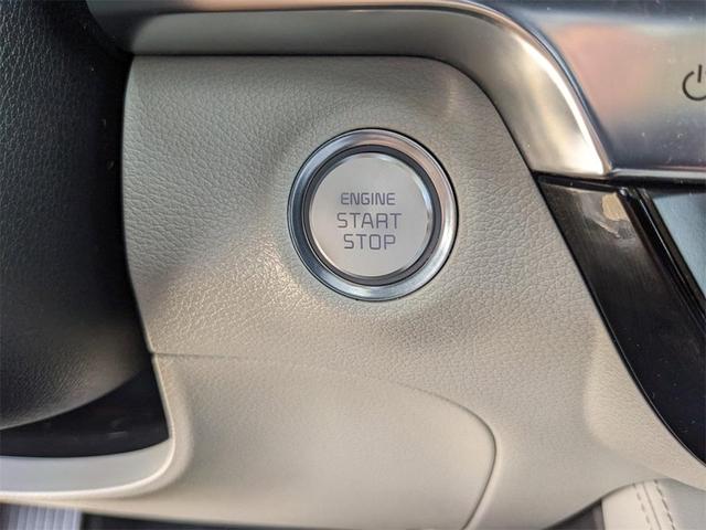 Photo of 2022 Glacial White Pearl Kia Telluride