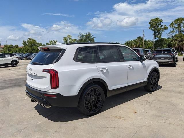 Photo of 2022 Glacial White Pearl Kia Telluride