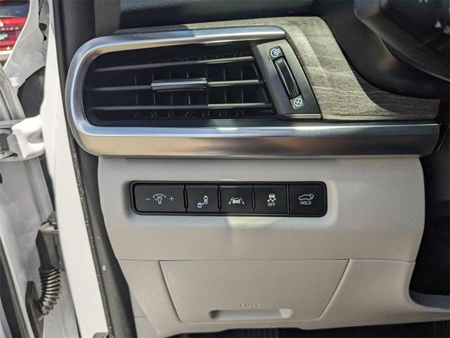 Photo of 2022 Glacial White Pearl Kia Telluride