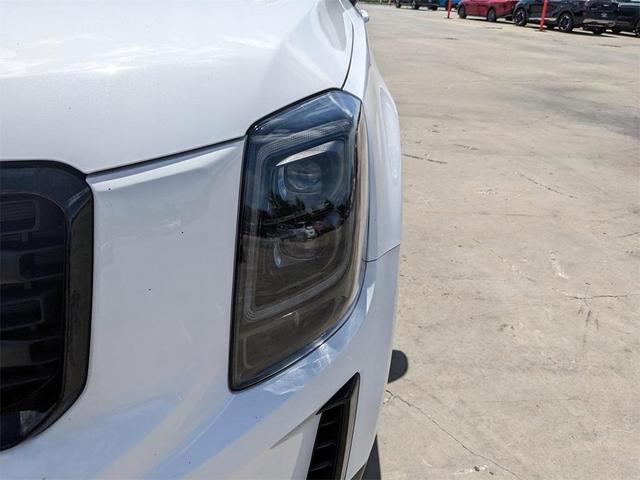 Photo of 2022 Glacial White Pearl Kia Telluride