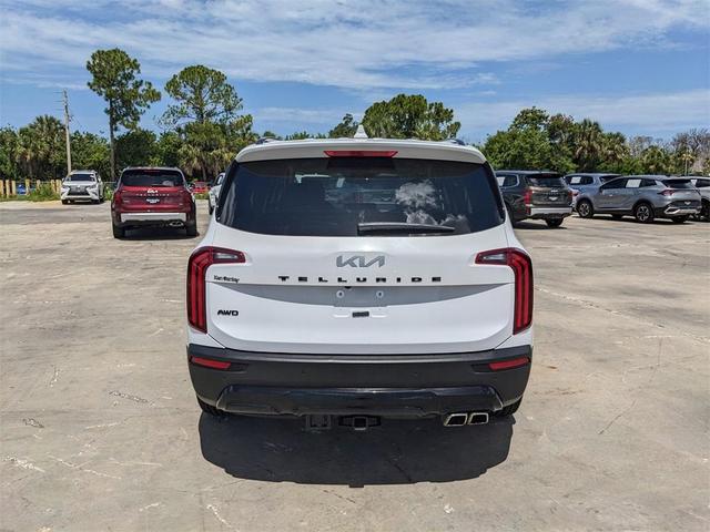 Photo of 2022 Glacial White Pearl Kia Telluride