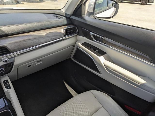 Photo of 2022 Glacial White Pearl Kia Telluride
