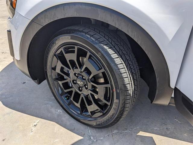 Photo of 2022 Glacial White Pearl Kia Telluride