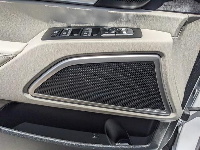 Photo of 2022 Glacial White Pearl Kia Telluride
