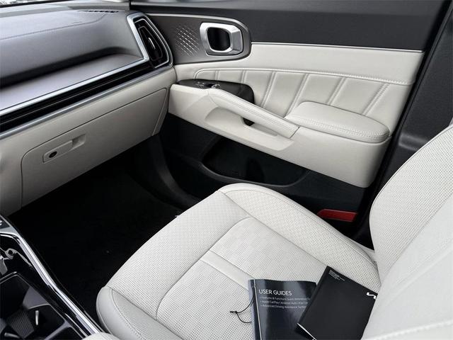 Photo of 2025 Midnight Black Kia Sorento