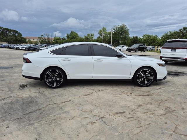 Photo of 2024 Platinum White Honda Accord Hybrid