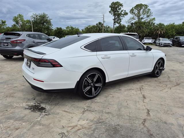 Photo of 2024 Platinum White Honda Accord Hybrid