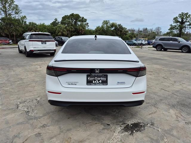Photo of 2024 Platinum White Honda Accord Hybrid