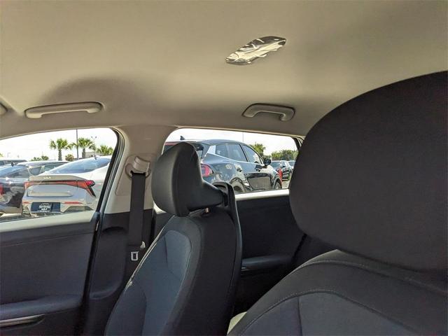 Photo of 2025 Snow White Pearl Kia K4