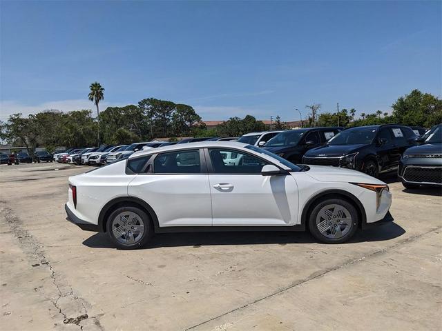 Photo of 2025 Snow White Pearl Kia K4