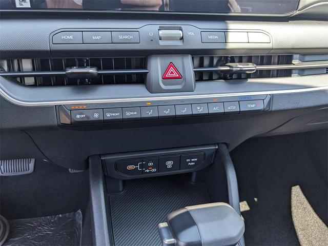 Photo of 2025 Snow White Pearl Kia K4