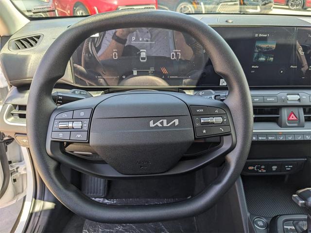 Photo of 2025 Snow White Pearl Kia K4