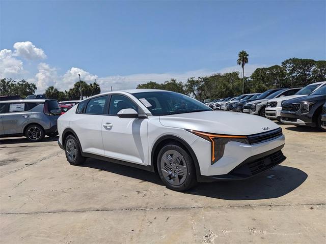 Photo of 2025 Snow White Pearl Kia K4