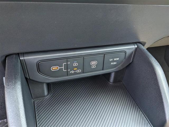 Photo of 2025 Snow White Pearl Kia K4