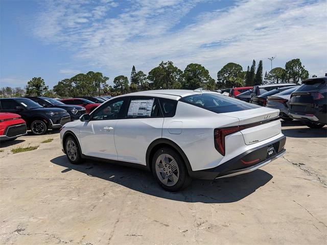 Photo of 2025 Snow White Pearl Kia K4