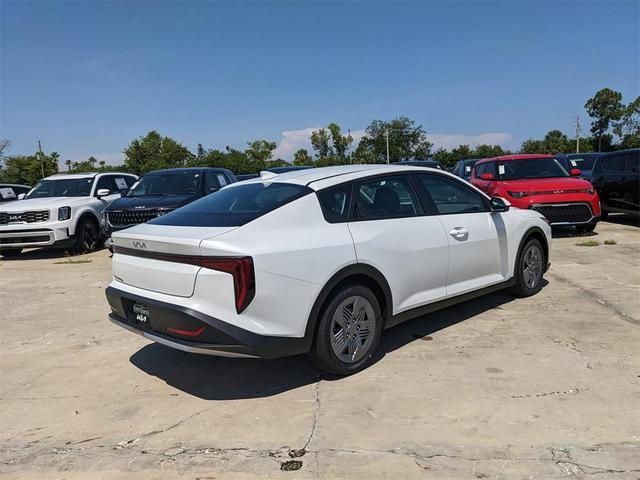 Photo of 2025 Snow White Pearl Kia K4