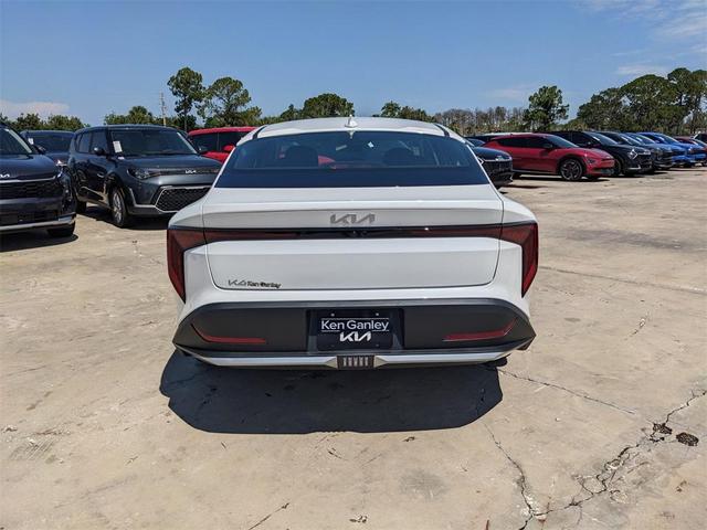 Photo of 2025 Snow White Pearl Kia K4