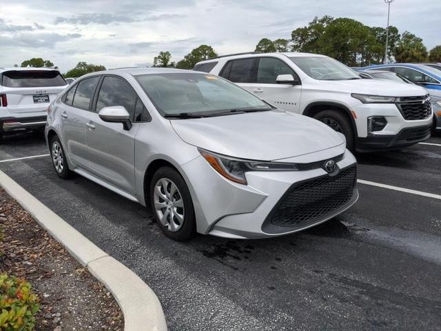 Photo of 2021 Super White Toyota Corolla