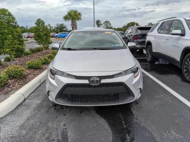 Photo of 2021 Super White Toyota Corolla