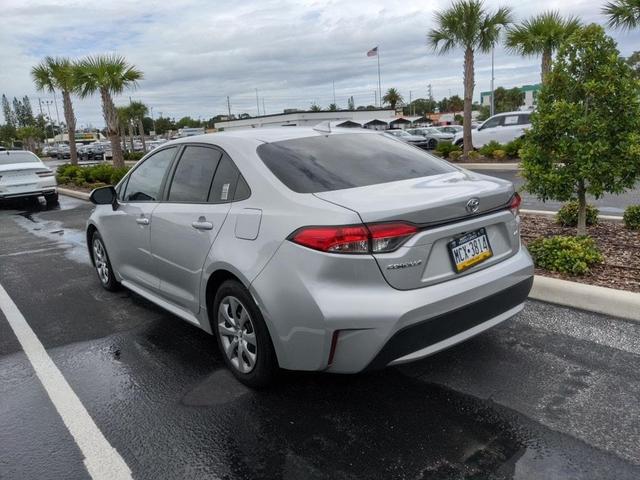 Photo of 2021 Super White Toyota Corolla