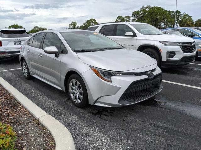 Photo of 2021 Super White Toyota Corolla