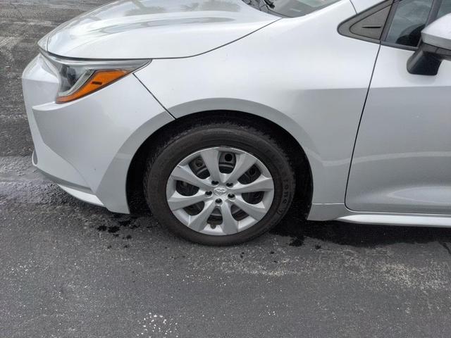 Photo of 2021 Super White Toyota Corolla