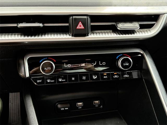 Photo of 2024 Glacial White Pearl Kia K5