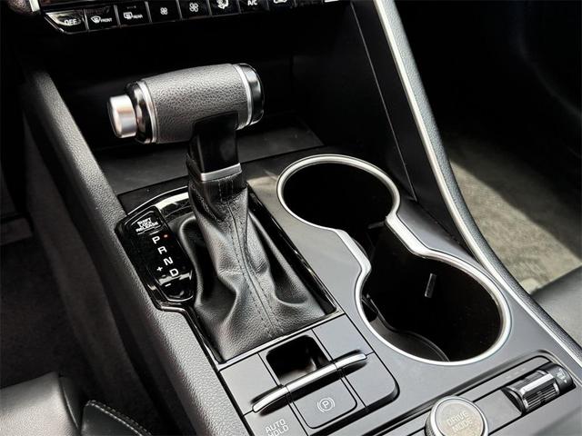 Photo of 2024 Glacial White Pearl Kia K5
