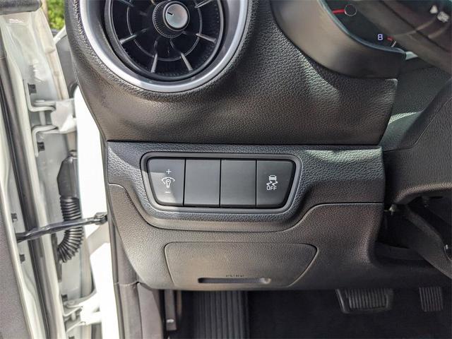 Photo of 2023 Snow White Pearl Kia Forte