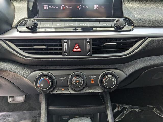 Photo of 2023 Snow White Pearl Kia Forte