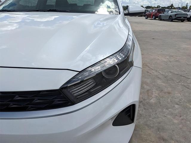 Photo of 2023 Snow White Pearl Kia Forte