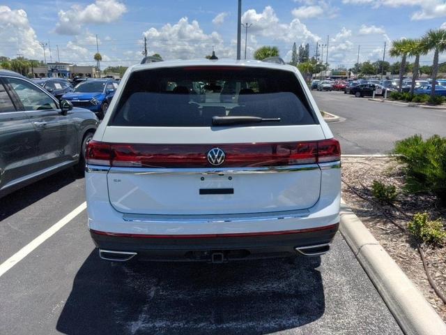 Photo of 2024 Pure White Volkswagen Atlas