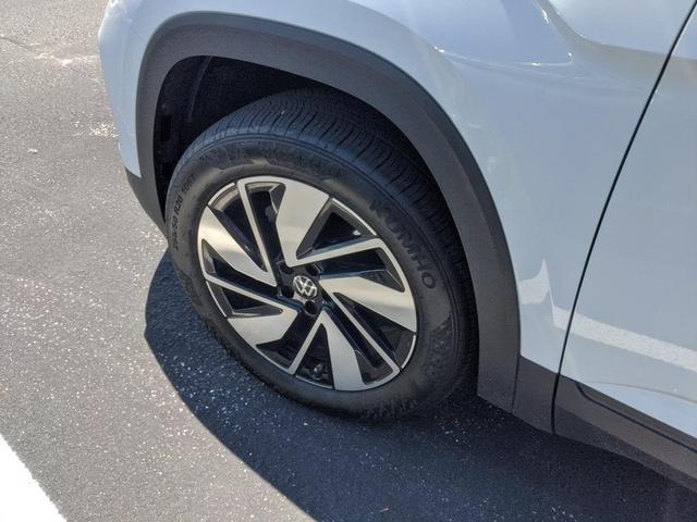 Photo of 2024 Pure White Volkswagen Atlas