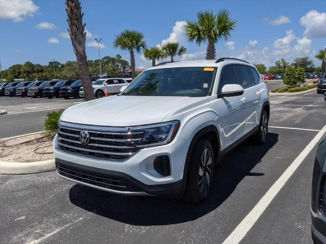 Photo of 2024 Pure White Volkswagen Atlas