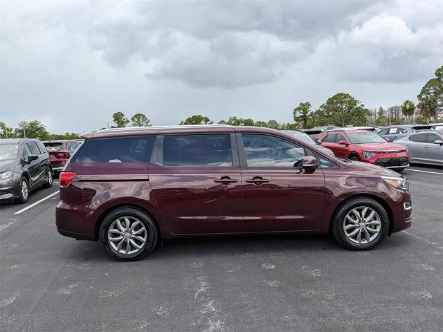 Photo of 2019 Venetian Red Pearl Metallic Kia Sedona