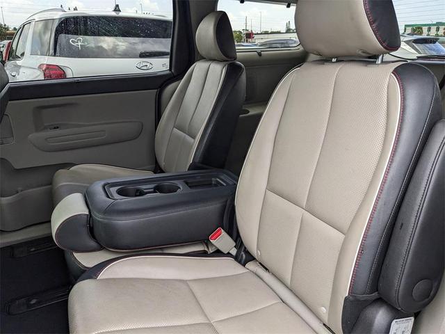 Photo of 2019 Venetian Red Pearl Metallic Kia Sedona