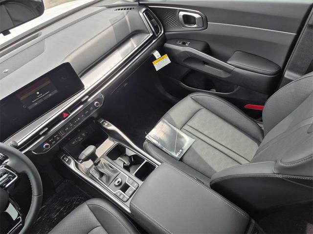 Photo of 2025 Glacial White Pearl Kia Sorento