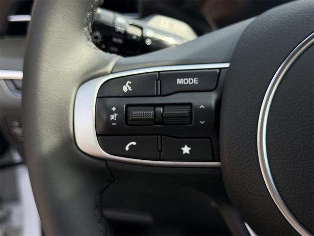 Photo of 2026 Snow White Pearl Kia K5