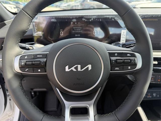 Photo of 2026 Snow White Pearl Kia K5