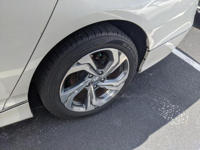 Photo of 2018 Platinum White Pearl Honda Accord