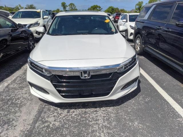 Photo of 2018 Platinum White Pearl Honda Accord