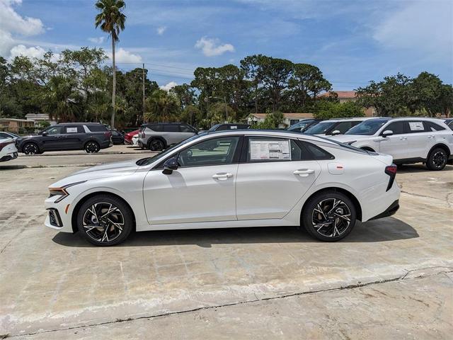 Photo of 2025 Snow White Pearl Kia K5